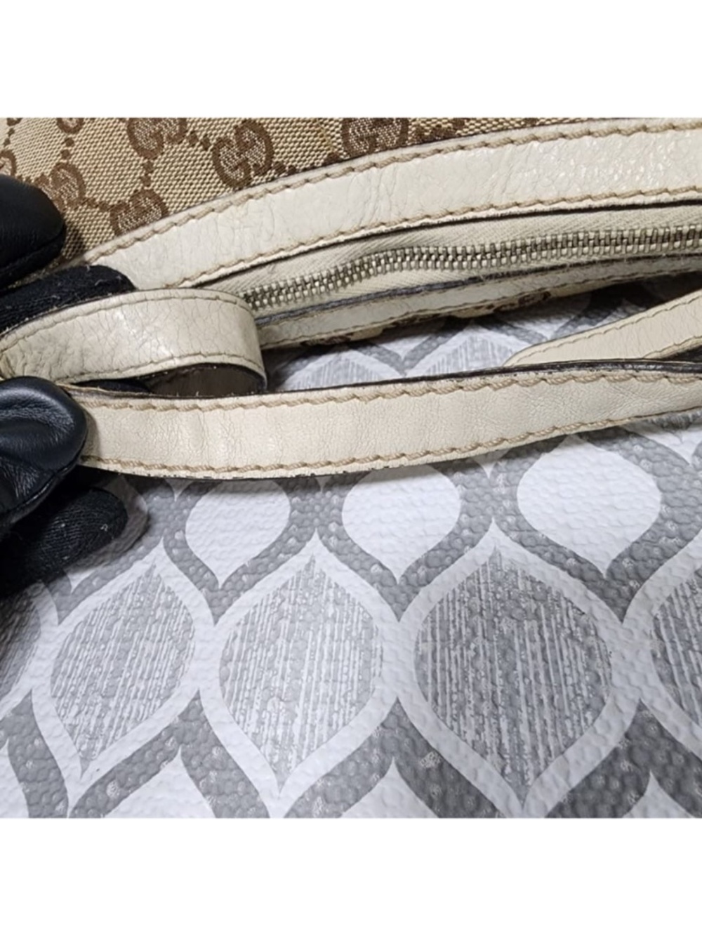 Authentic Gucci Monogram GG Heart Small Shoulder Bag Brown/Beige/Cream - Picture 12 of 13